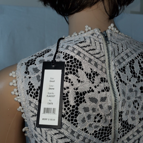 Romeo & Juliet Couture Lacy Sleeveless Top Small - Picture 4 of 4